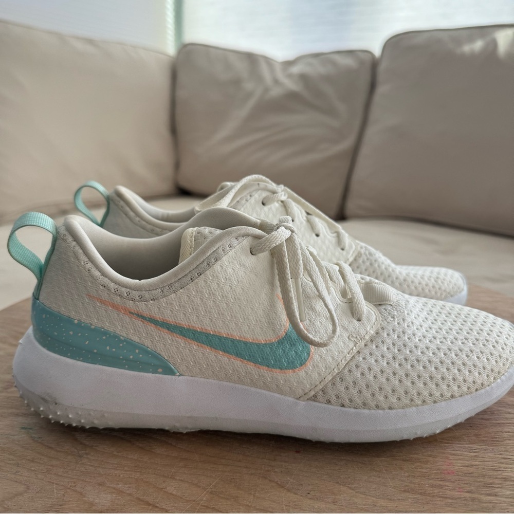 NIKE Golf Ladies Rosche G Spikeless Shoe White Turquoise Peach Size 7.5 - Picture 4 of 9